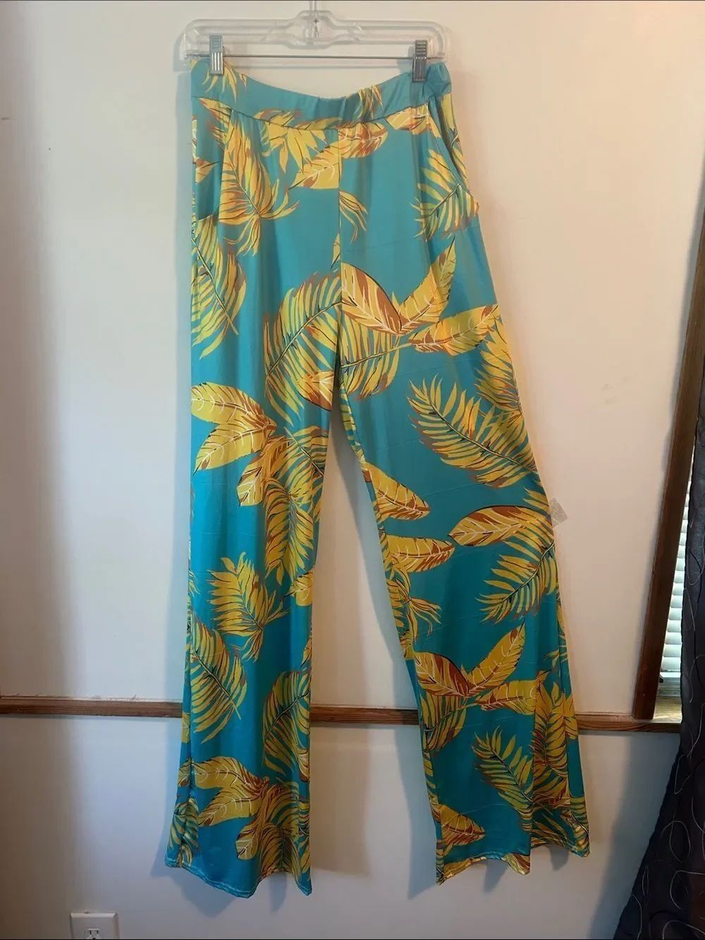 Rebdolls turquoise Wide-Leg Tropical Print Pants with Yellow Leaf Motif